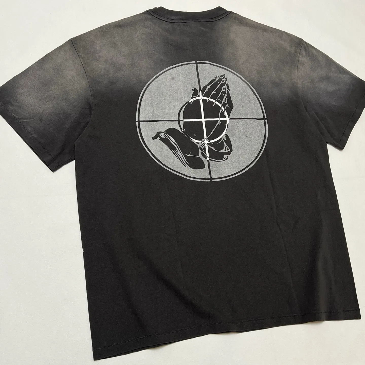 SAINT Mxxxxxx × FEAR OF GOD FG_SS TEE/SNT OF GOD/BLK 25SS Heavy FOG collaboration SAINT OF GOD prayer short sleeves Washed black S-XL This season's heavy collaboration FOG manager JERRY personally carries the goods SAINT OF GOD series collaboration has gained quite a buzz Customized original co-branded main label/wash label Top-notch printing technology Uses front and rear silver sand and cracked pulp Deep restoration